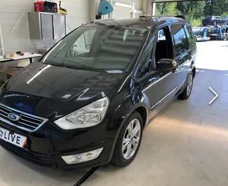 Predný pohľad na prenajaté auto Ford Galaxy v v Bare, Čierna Hora ✓ Auto č. 16714. ✓ Prevodovka Automatické TM ✓ Hodnotenia 0.