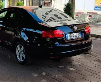 Verhuur Volkswagen Jetta. Economy, Comfort Auto te huur in Albanië ✓ Borg van Borg van 150 EUR ✓ Verzekeringsmogelijkheden TPL, FDW, Buitenland.