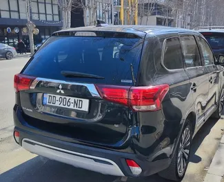 Frontansicht eines Mietwagens Mitsubishi Outlander Xl in Tiflis, Georgien ✓ Auto Nr.16870. ✓ Automatisch TM ✓ 0 Bewertungen.