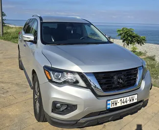 Benzin 3,5L Motor von Nissan Pathfinder 2020 zur Miete in Batumi.