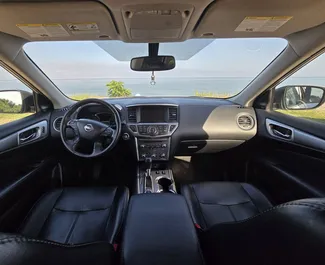 Nissan Pathfinder 2020 zur Miete verfügbar in Batumi, mit Kilometerbegrenzung unbegrenzte.