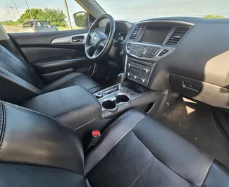 Nissan Pathfinder 2020 mit Antriebssystem Allradantrieb, verfügbar in Batumi.