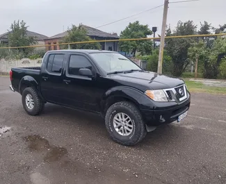 Vista frontale di un noleggio Nissan Frontier a Kutaisi, Georgia ✓ Auto #15880. ✓ Cambio Automatico TM ✓ 0 recensioni.