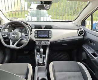 Mietwagen Nissan Versa 2024 in Georgien, mit Benzin-Kraftstoff und 122 PS ➤ Ab 121 GEL pro Tag.