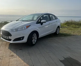 Frontansicht eines Mietwagens Ford Fiesta in Batumi, Georgien ✓ Auto Nr.16861. ✓ Automatisch TM ✓ 0 Bewertungen.