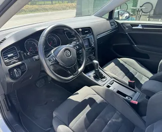 Noleggio Volkswagen Golf 7. Auto Economica, Comfort per il noleggio in Albania ✓ Cauzione di Deposito di 300 EUR ✓ Opzioni assicurative RCT, FDW, Giovane.