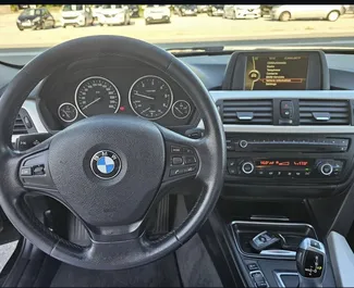 Motor Diesel de 2,0L de BMW 3-series Compact 2017 para alquilar en en Budva.