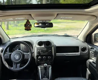 Noleggio auto Jeep Compass 2016 in Georgia, con carburante Benzina e 188 cavalli di potenza ➤ A partire da 130 GEL al giorno.