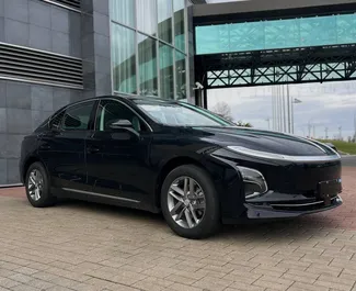Wynajmij Hongqi E-QM5 2025 na Białorusi. Paliwo: Elektryczność. Moc: 110 KM ➤ Koszt od 34 USD za dobę.
