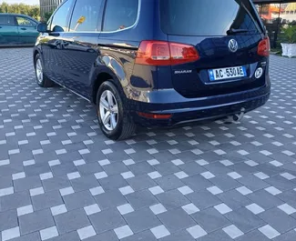 Салон Volkswagen Sharan для аренды в Албании. Отличный 7-местный автомобиль. ✓ Коробка Автомат.