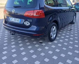 Volkswagen Sharan 2016 для аренды в аэропорту Тираны. Лимит пробега не ограничен.