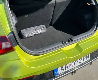 Wynajem samochodu Hyundai i20 nr 17180 (Automatyczna) na lotnisku w Wiedniu, z silnikiem 1,0l. Benzyna ➤ Bezpośrednio od Semen w Austrii.