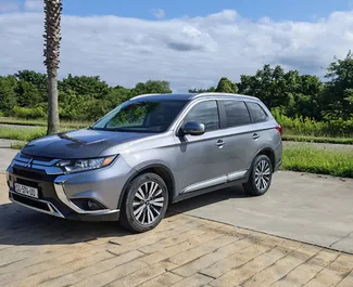 Frontansicht eines Mietwagens Mitsubishi Outlander in Batumi, Georgien ✓ Auto Nr.15410. ✓ Automatisch TM ✓ 0 Bewertungen.