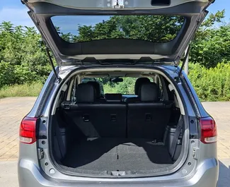 Mitsubishi Outlander 2019 mit Antriebssystem Allradantrieb, verfügbar in Batumi.