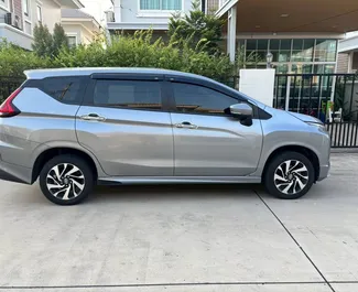 Alquiler de coches Mitsubishi Xpander 2023 en Tailandia, con ✓ combustible de Gasolina y 106 caballos de fuerza ➤ Desde 1700 THB por día.