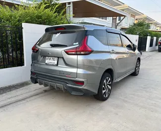 Alquiler de Mitsubishi Xpander. Coche Confort, Monovolumen para alquilar en Tailandia ✓ Depósito de 15000 THB ✓ opciones de seguro TPL, CDW, SCDW.