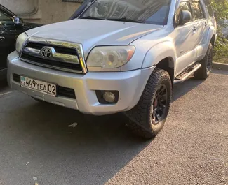 Frontansicht eines Mietwagens Toyota 4 Runner in Almaty, Kasachstan ✓ Auto Nr.17383. ✓ Automatisch TM ✓ 0 Bewertungen.