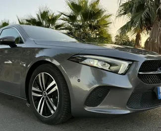Prenájom auta Mercedes-Benz A-Class 2022 v v Španielsku, s vlastnosťami ✓ palivo Benzín a výkon  koní ➤ Od 100 EUR za deň.