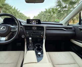 Interiér Lexus RX 300 na prenájom v v Španielsku. Skvelé auto so sedadlami pre 5 osôb s prevodovkou Automatické.