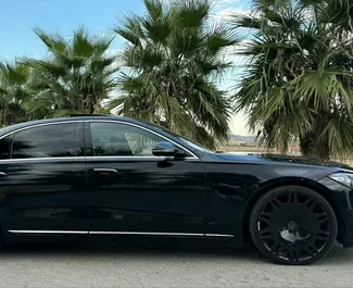 Prenájom auta Mercedes-Benz S-Class 2023 v v Španielsku, s vlastnosťami ✓ palivo Benzín a výkon 387 koní ➤ Od 400 EUR za deň.