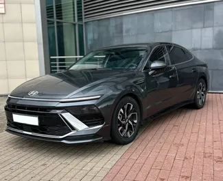 Frontansicht eines Mietwagens Hyundai Sonata in Minsk, Weißrussland ✓ Auto Nr.17442. ✓ Automatisch TM ✓ 0 Bewertungen.