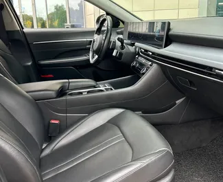 Benzin 1,6L Motor von Hyundai Sonata 2023 zur Miete in Minsk.