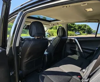 Hybride 2,5L Motor von Toyota RAV4 2017 zur Miete in Batumi.