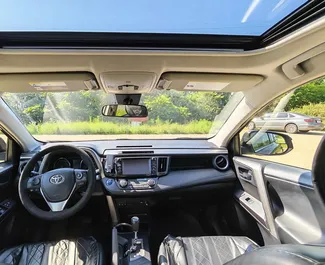 Toyota RAV4 2017 zur Miete verfügbar in Batumi, mit Kilometerbegrenzung 300 km/Tag.
