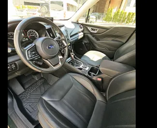 Subaru Forester 2023 beschikbaar voor verhuur in Batumi, met een kilometerlimiet van onbeperkt.