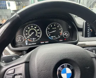 Benzine motor van 3,0L van BMW X5 2017 te huur in Batumi.