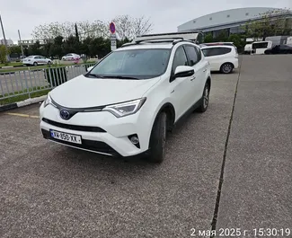 Vooraanzicht van een huurauto Toyota RAV4 in Batumi, Georgië ✓ Auto #17541. ✓ Transmissie Automatisch TM ✓ 0 beoordelingen.