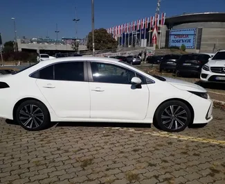 Frontansicht eines Mietwagens Toyota Corolla Sedan in Belgrad, Serbien ✓ Auto Nr.17542. ✓ Schaltgetriebe TM ✓ 0 Bewertungen.