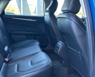 Benzine motor van 2,0L van Ford Fusion Sedan 2020 te huur in Minsk.